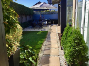 The Gardener's Cottage - Villa Apartment - Christchurch